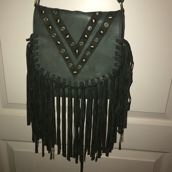 Olive green fringe purse. Very good condition! - Picture 1 of 3